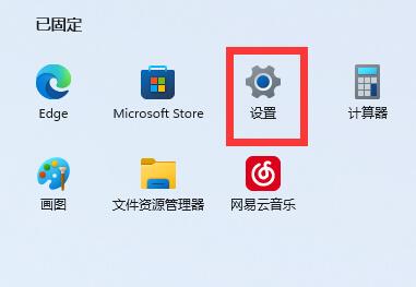 win11桌面图标隔开很宽怎么办